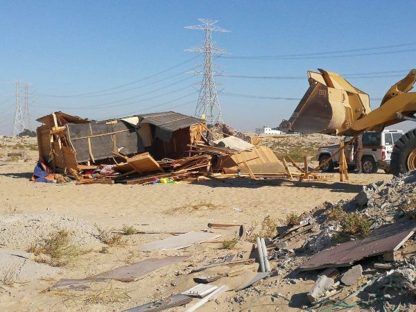 “بلدية غرب الدمام” تزيل 345 مخيم و صندقة مخالفة على طريق مطار الملك فهد خلال الشهر الماضي