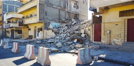 “بلدية وسط الدمام” تزيل 4 منازل آيلة للسقوط في حي البادية