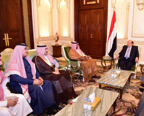 “الرئيس اليمني” يناقش مع الجانب السعودي الخطوط العريضة لاعادة إعمار المحافظات المحررة