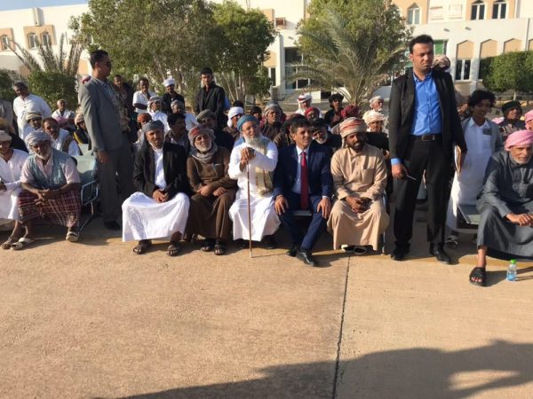 محافظ المهرة اليمنية يتسلم قافلة مساعدات ودعم مقدمة من المملكة
