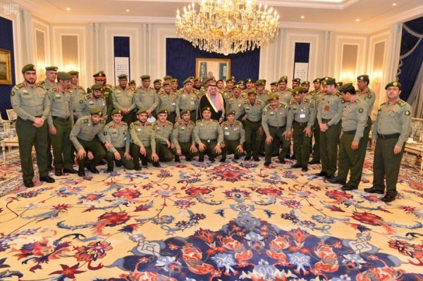 أمير منطقة الرياض يستقبل مسؤولي الجوازات