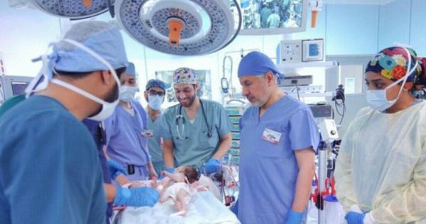 نجاح عملية فصل التوأم السيامي “فرح وحنين” في مستشفى الملك عبد الله التخصصي بالرياض