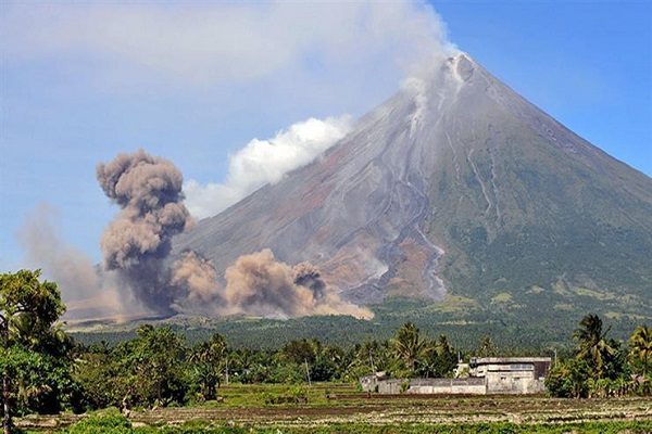 تحذيرات من تدفقات طينية من بركان “مايون” في الفلبين