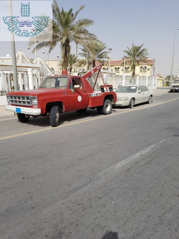“بلدية بقيق” تزيل 13 سيارة تالفة من شوارع المحافظة