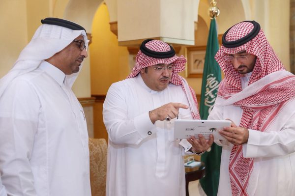 نائب أمير مكة يطلع على إنجازات ومبادرات فرع وزارة العمل بالمنطقة