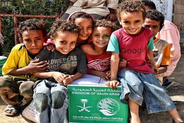 “مركز الملك سلمان للإغاثة” يواصل عمله بتوزيع السلال الغذائية لليمن