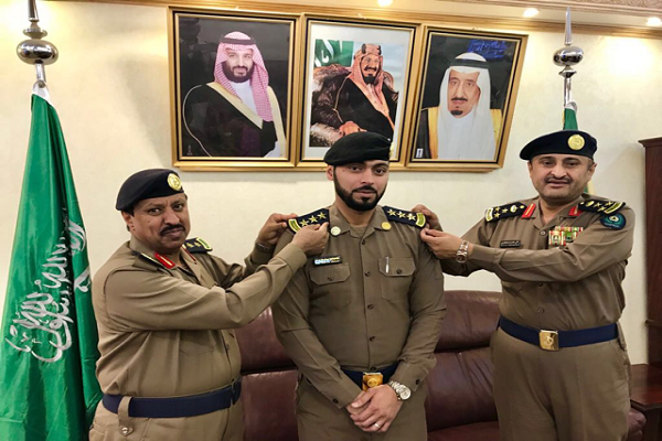 “مدير مدني الباحة” يقلد عدداً من الضباط رتبهم الجديدة