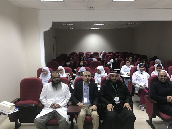 دورة متخصصة لتأهيل تمريض  العناية في مستشفى الإمام عبدالرحمن الفيصل