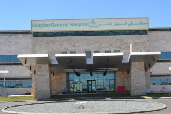فريق طبي بمستشفى خيبر ينجح في إنقاذ شخص تعرض لحادثة سقوط