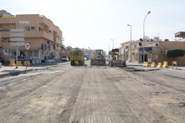 “بلدية القطيف” تبدأ صيانة وتطوير شارع أبو بكر الصديق