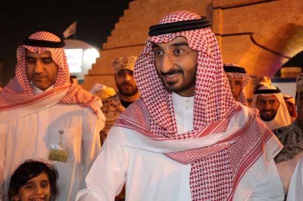 سمو نائب أمير منطقة “مكة المكرمة” يزور جناح المنطقة بالجنادرية