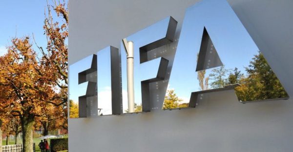 صحيفة بريطانية: الفيفا يتجه لسحب مونديال 2022 من قطر