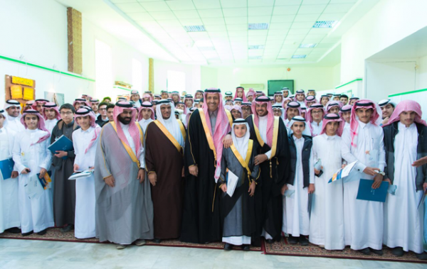 “الأمير حسام بن سعود” يكرم 131 طالباً متفوقاً بتعليم الباحة