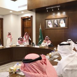 الأمير حسام بن سعود يستقبل إدارة ولاعبين العين