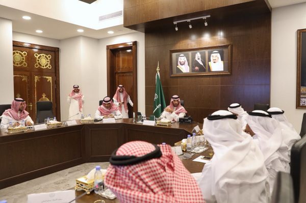 نائب أمير مكة يوجه بتشكيل لجنة لإيجاد حلول لموظفي الكهرباء الذين لم تُجدد الشركة عقودهم