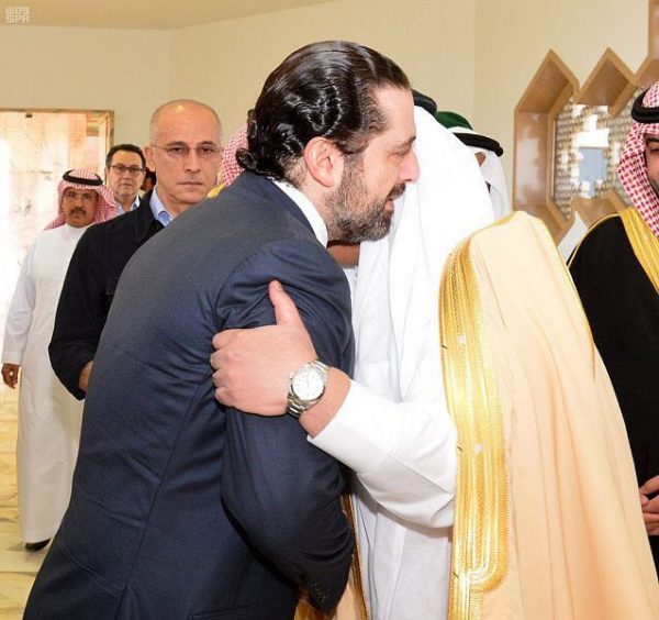 نائب أمير منطقة “الرياض” يُودع رئيس وزراء لبنان “الحريري”