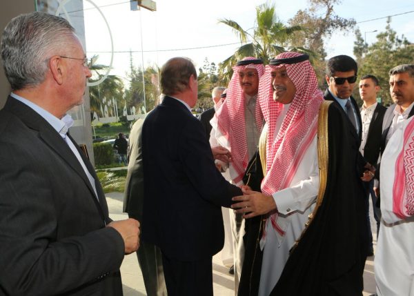 سفير المملكة لدى الأردن يقدم واجب العزاء في الكاتب فهد الفانك والدبلوماسي الأردني المتوفي في الرياض