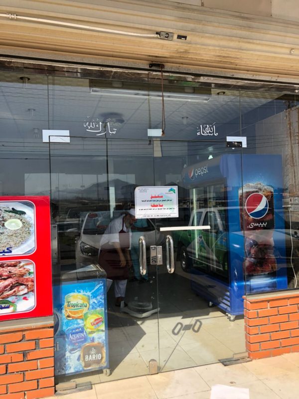 إغلاق “4” مطاعم بالشرائع ومصادرة “50” دجاجة تالفة