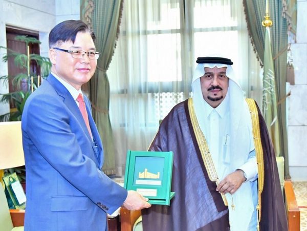 “أمير الرياض” يستقبل سفير كوريا الجنوبية لدى المملكة
