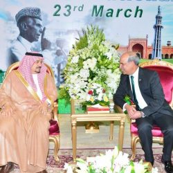 “نائب أمير الرياض” يؤدي صلاة الميت على الشهيد “عبدالمطلب أحمد”
