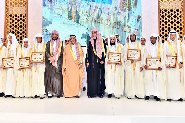 “أمير الرياض” يكرم الفائزين بجائزة الملك سلمان لحفظ القرآن الكريم