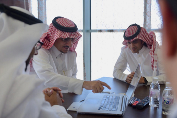 “مدير جامعة الباحة” يدشن موقع الجامعة الإلكتروني بحلته الجديدة