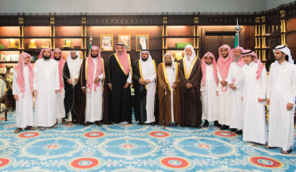أمير الباحة يكرم الطلاب الفائزين في مسابقة الملك سلمان بن عبدالعزيز لحفظ القرآن الكريم