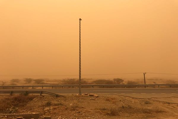 ” موجة الغبار ” تتسبب في تعليق الرحلات من وإلى مطار الباحة
