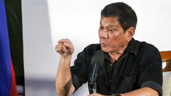 رئيس الفلبين يعلن الحظر الدائم على إرسال العمالة إلى الكويت
