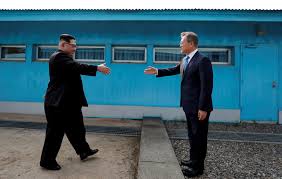 في قمة تاريخية كورية..كيم جونغ ومون جيه يوافقان على نزع السلاح النووي