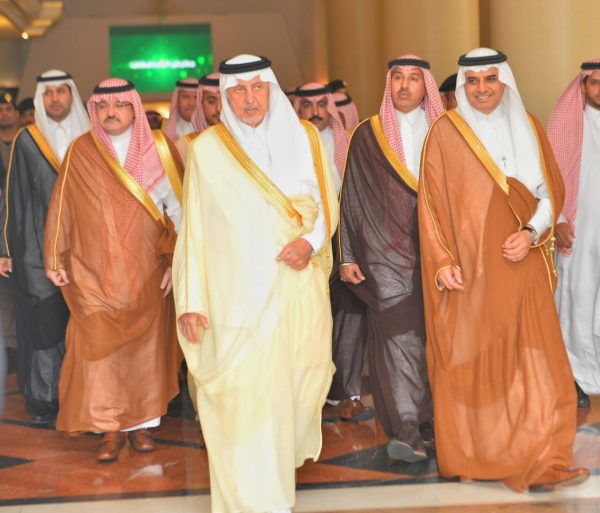 الأمير خالد الفيصل يقدم شكره لنخبة من شباب الوطن خلال فعاليات الأسبوع الثقافي