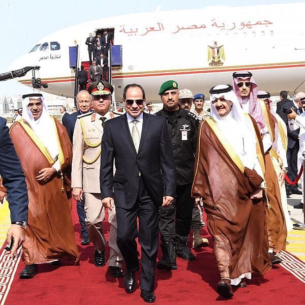 “السيسي” يصل السعودية للمشاركة بالقمة العربية بالظهران
