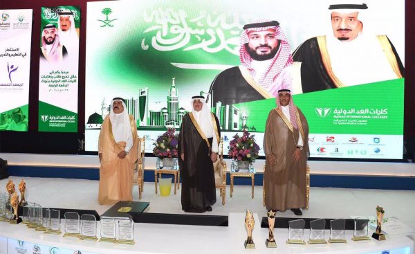 بالفيديو :  “خريجة” تطلب من الأمير فهد بن سلطان أن يشمل المتفوقين من زملائها بجائزة تبوك التفوق العلمي
