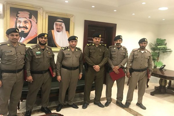مدير شرطة محافظة تربة يكرم عدد من منسوبي الدوريات الأمنية