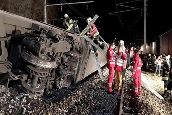 مقتل وإصابة “16” شخصاً بحادث تصادم قطارين جنوبي ألمانيا