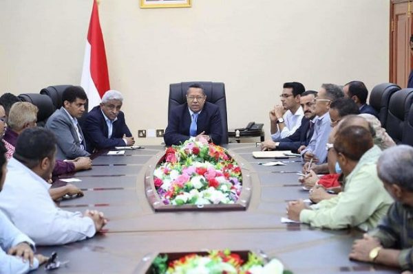 الحكومة اليمنية تكشف عن عمليات نهب ‏للمساعدات الانسانية