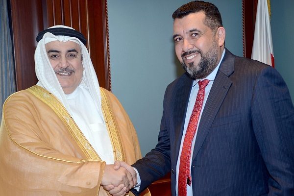 وزير الخارجية البحريني يستقبل رئيس منظمة سلام بلا حدود