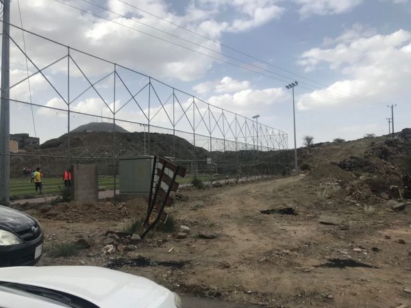 شباب حي الحصن بظهران الجنوب يطالبون باستكمال مشروع الملعب وإنارته