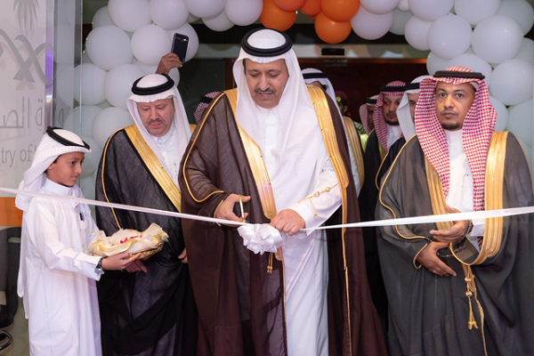 أمير الباحة يدشن ويضع حجر أساس عدد من المشروعات الصحية بالمنطقة