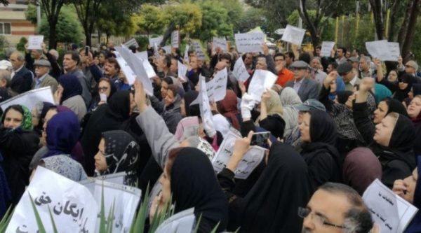 بالفيديو..قوات الأمن الإيرانية تواصل قمع وإعتقال المعلمين المحتجين