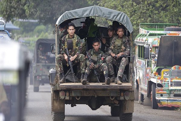 الجيش الفلبيني يقتل “15” شخصاً من المتشددين الموالين لـ”داعش”