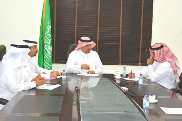 البريد السعودي يعقد إجتماعه الأول مع غرفة الباحة لإقامة الشراكة ومناقشة خدمات قطاع الأعمال .