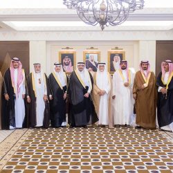 البريد السعودي يعقد إجتماعه الأول مع غرفة الباحة لإقامة الشراكة ومناقشة خدمات قطاع الأعمال .