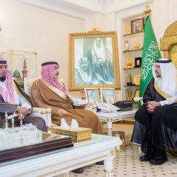 أمير القصيم يستقبل محافظ عنيزة بمناسبة ضم ميدان الهجن بالمحافظة إلى الإتحاد السعودي