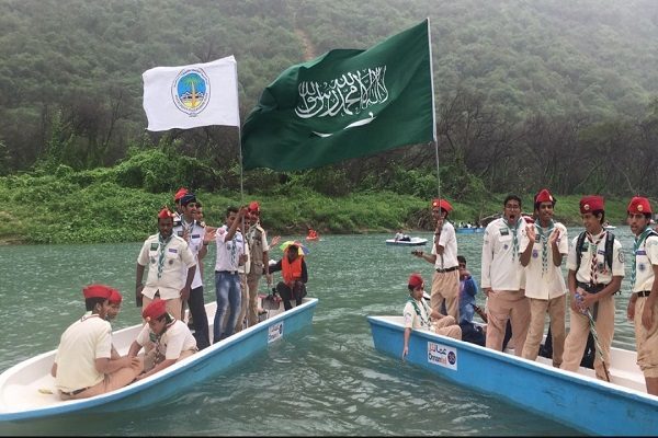 جولة بالقوارب لكشافة سعوديين بسلطنة عمان