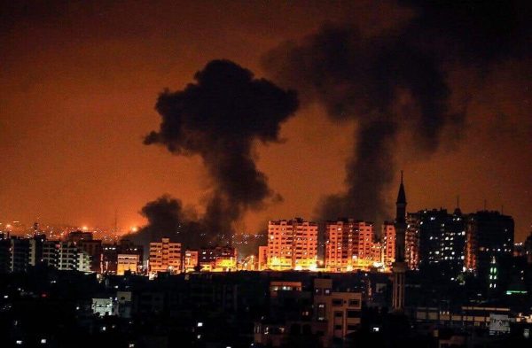 الاحتلال يشن سلسلة غارات على غزة والمقاومة ترد بقصف المستوطنات