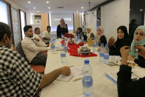 طاولة مستديرة بعنوان “انتهاكات حقوق الانسان وبناء السلام الشامل” في العاصمة عدن