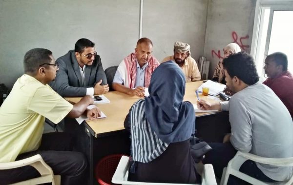اجتماع استثنائي في مخيم الرباط لنازحي الحديدة بمحافظة لحج