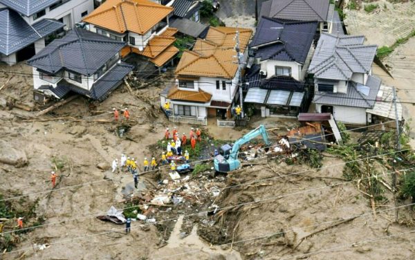اليابان تصدر أوامر بإجلاء آلاف الأشخاص بسبب فيضانات وانهيارات أرضية