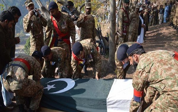 مقتل “7” جنود و “9” إرهابيين خلال اشتباكات غرب باكستان